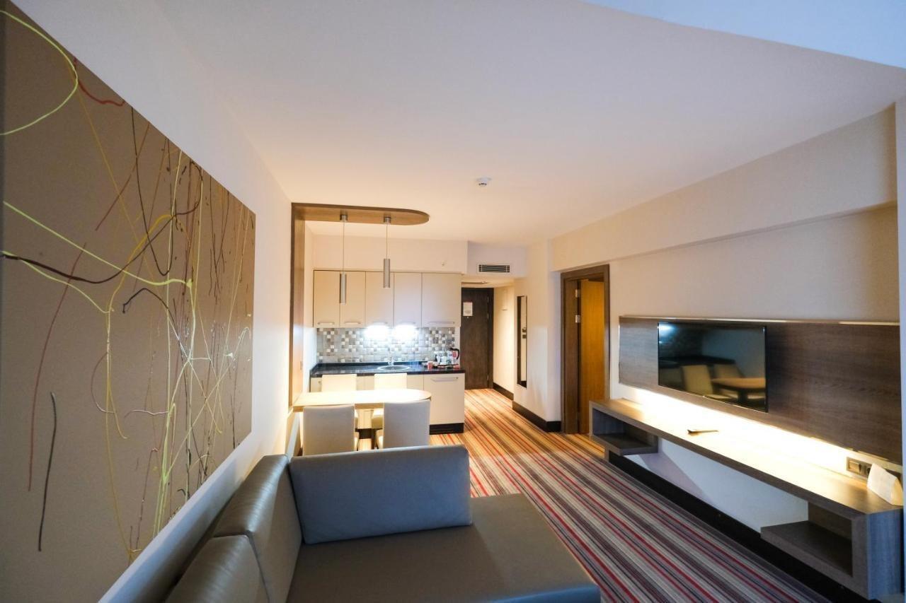 Ramada Plaza By Wyndham מלון
