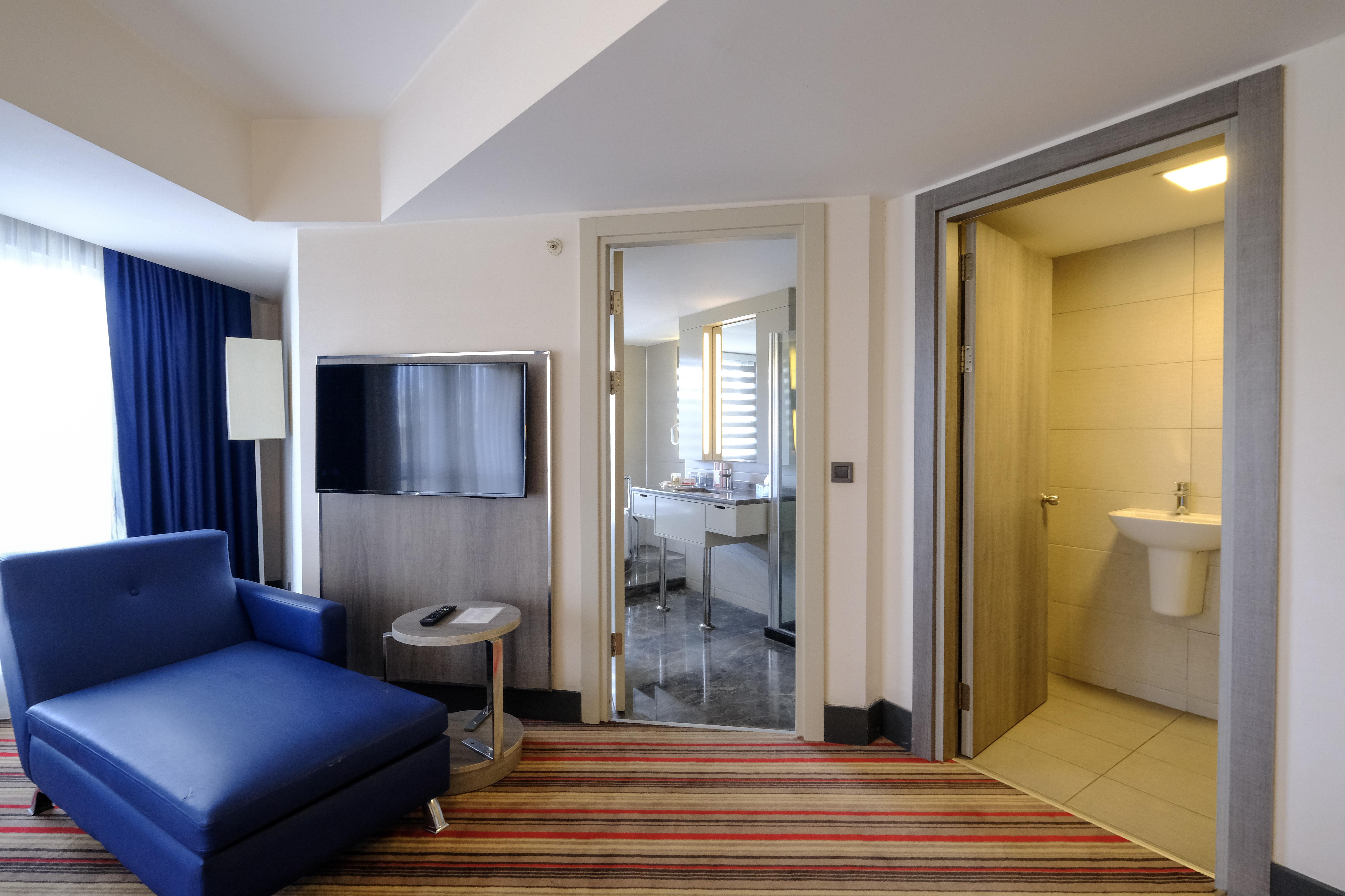 מלון Ramada Plaza By Wyndham 4*