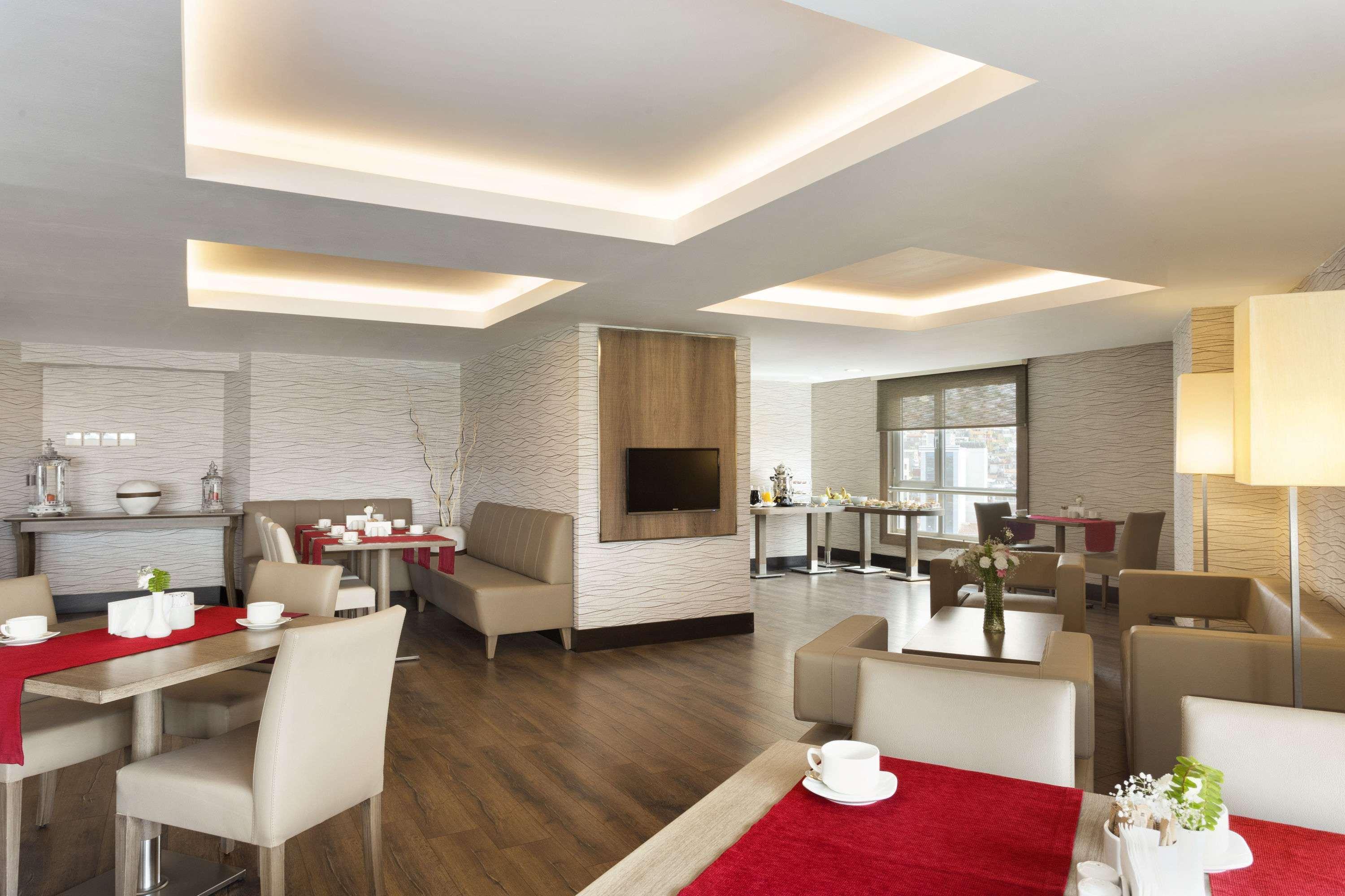 Ramada Plaza By Wyndham מלון