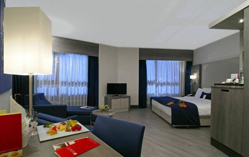 מלון Ramada Plaza By Wyndham איזמיר