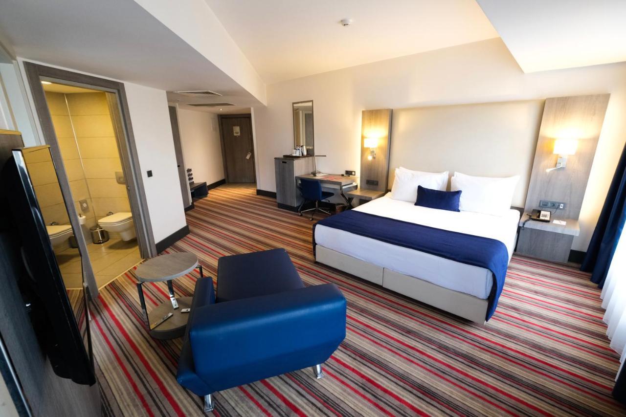 Отель Ramada Plaza By Wyndham